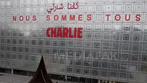 Primul număr Charlie Hebdo după atacuri îl va avea pe copertă pe profetul Mahomed - FOTO