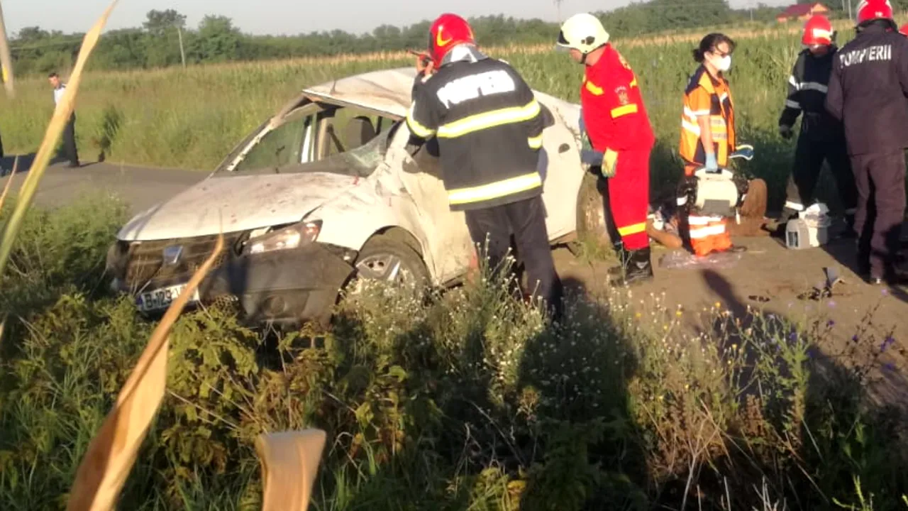 FOTO: Accident tragic în Ialomiţa. Şoferul care conducea fără permis a murit, iar alte 4 persoane, printre care un copil de 3 ani, au fost rănite
