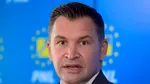 Stroe, după respingerea de CCR a legii privind utilizarea a 40% români pe teren: Populismul AUR a fost demontat