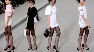 Designerii de modă, criticaţi pentru colecţiile create pentru manechine foarte slabe