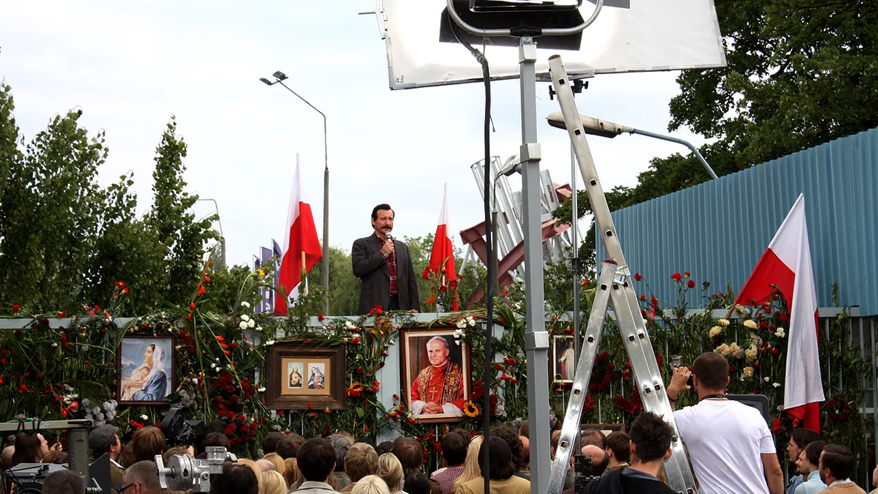 14 august 1980 - Lech Walesa declanşează greva la şantierul naval din Gdansk