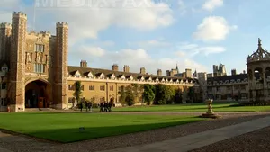 Marea Britanie ar putea restrânge numărul studenţilor străini admişi la studii