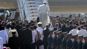 Papa a plecat din Manilla, după un turneu triumfal în Asia