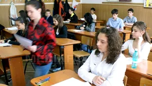 Evaluarea naţională la clasa a VIII-a: Subiectele au fost transmise şi preluate în condiţii de securitate