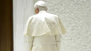 Prima apariţie a Papei Benedict al XVI-lea după anunţarea demisiei - FOTO, VIDEO