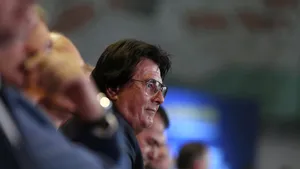 Nicolae Robu interzice manelele şi grătarele în aer liber pe domeniul public, la Timişoara / Edilul anunţă sondaj. Internaut: „Trăim în 2019 şi domnul primar tocmai s-a întors în 1933”