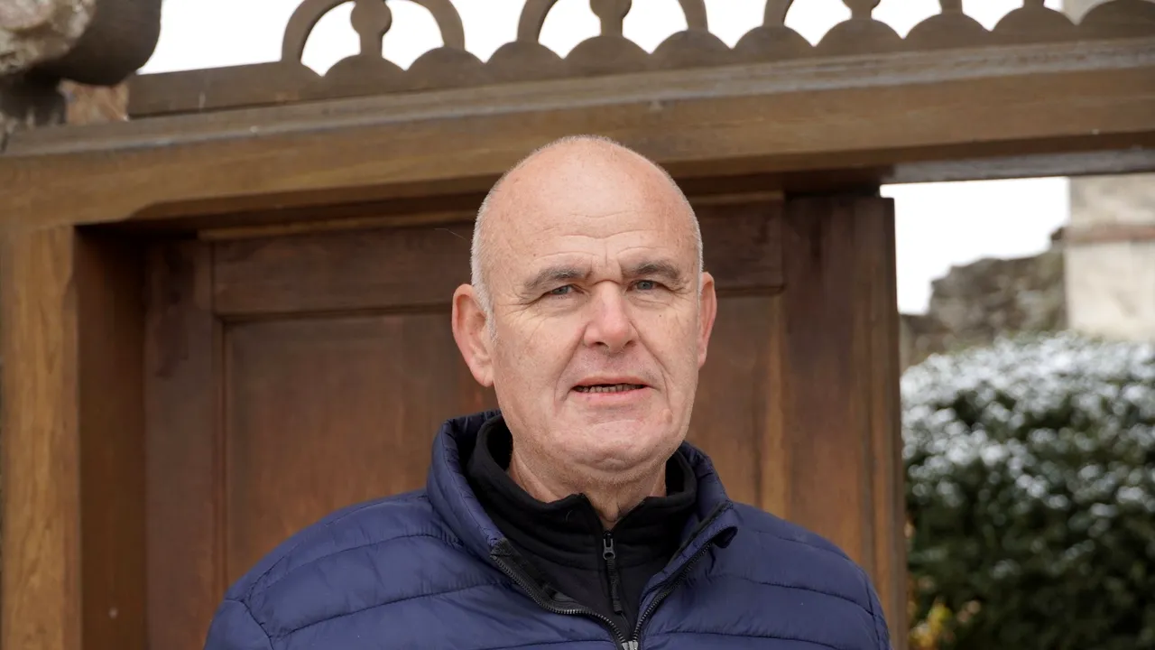 De pe terenul de handbal la altar. Preotul singurei abaţii cisterciene din România, fost handbalist