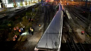 Tren deraiat în apropierea Gării centrale din München. Circa 100 de pasageri au fost evacuaţi - FOTO
