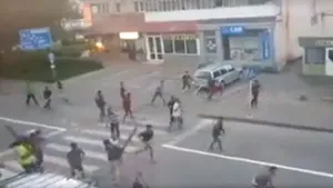 Bătaie între femei în faţa unei şcoli din Alexandria, Teleorman, sub ochii îngroziţi ai copiilor