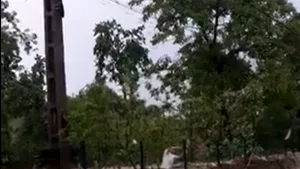 VIDEO. Inundaţii şi grindină de mari dimensiuni în mai multe localităţi din România / Prognoza meteo