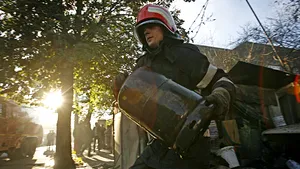 Mirosul de gaz a scos din case zeci de locatari ai unui bloc. Constatările ISU