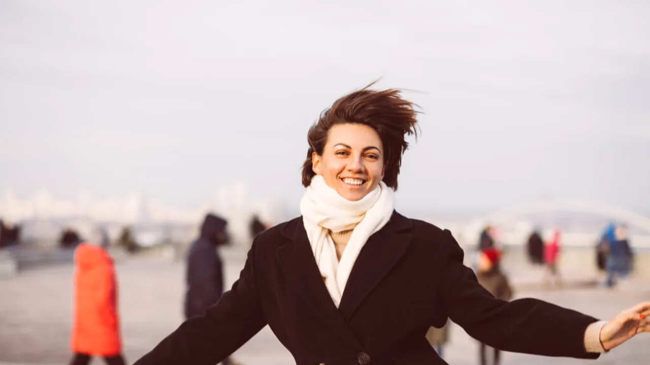 Oamenii cei mai carismatici nu sunt cei mai amuzanți. Psihologia explică de ce