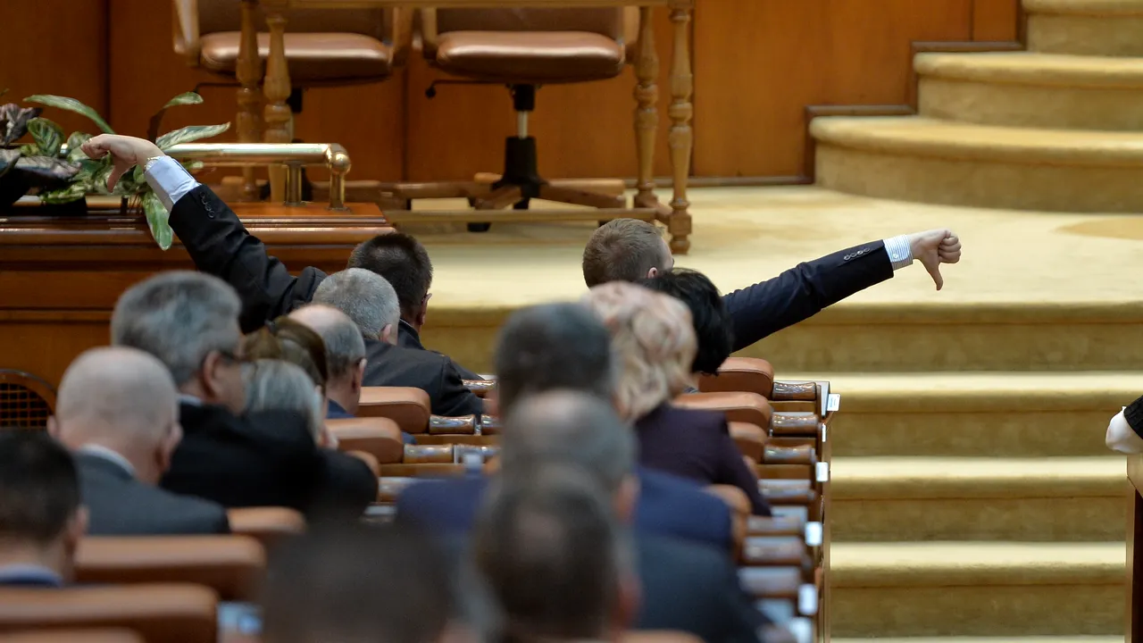 VIDEO Un deputat PNL intră în grevă japoneză şi ameninţă cu greva foamei 