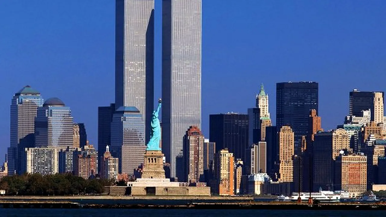 17 ani de la cele mai grave atentate 9/11: Două avioane deturnate au lovit turnurile WTC - O tragedie care a declanşat războiul fără sfârşit împotriva radicalismului islamic