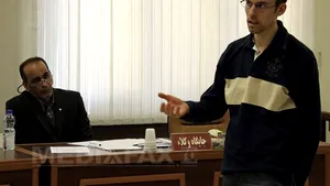 Avocatul americanilor deţinuţi doi ani de autorităţile iraniene, împiedicat să părăsească Iranul