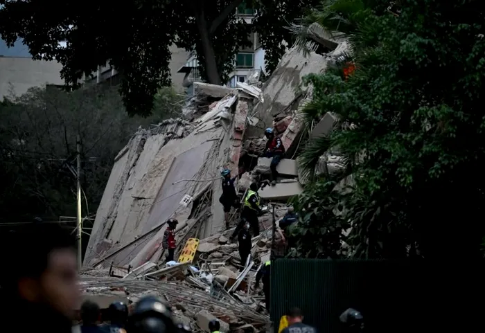 VIDEO UPDATE Două cutremure puternice consecutive îngenunchează Venezuela / Clădiri s-au prăbușit în Caracas / Autoritățile se tem că vor muri până la 100.000 de persoane