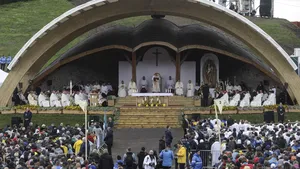 Papa Francisc în România, în a doua zi a vizitei/ Suveranul Pontif, la Şumuleu-Ciuc: Evenimentele triste din trecut nu trebuie uitate, dar nici nu pot constitui un obstacol pentru convieţuirea fraternă LIVE TEXT