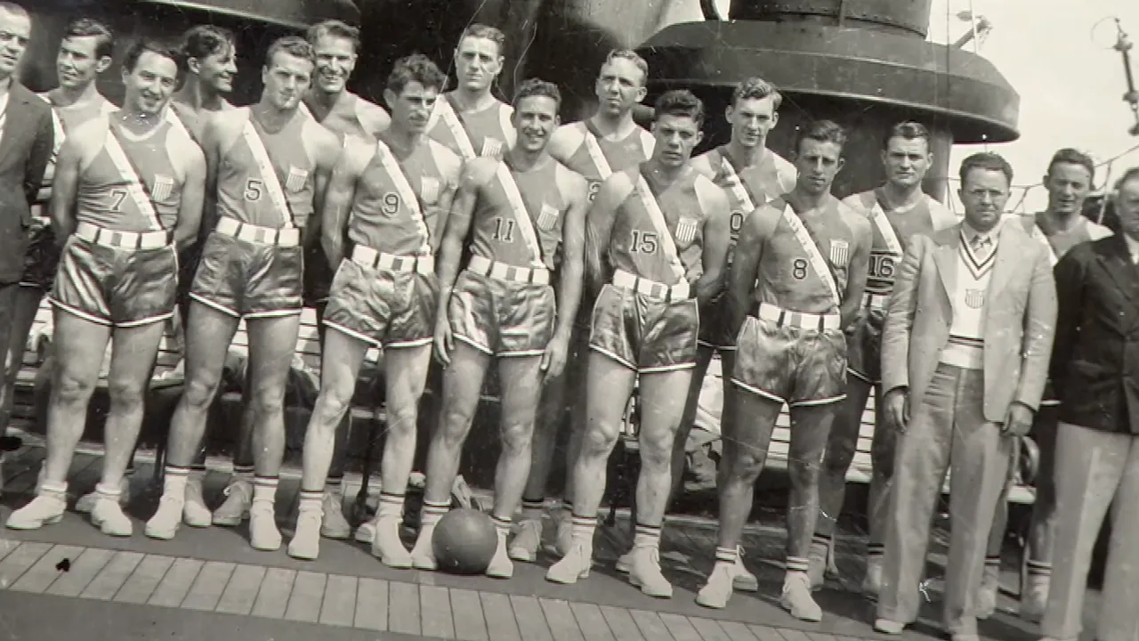 În 1933: Baschetul devenea sport olimpic, cu trei înainte de Jocurile Olimpice găzduite de Germania nazistă