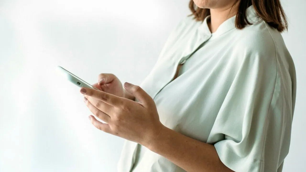 Ce spun psihologii despre oamenii care nu postează pe rețelele sociale