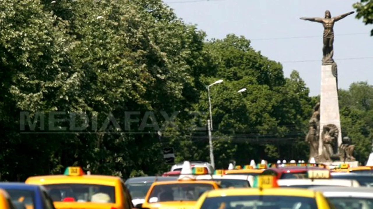 O maşină a luat foc în trafic pe Bulevardul Aviatorilor din Capitală