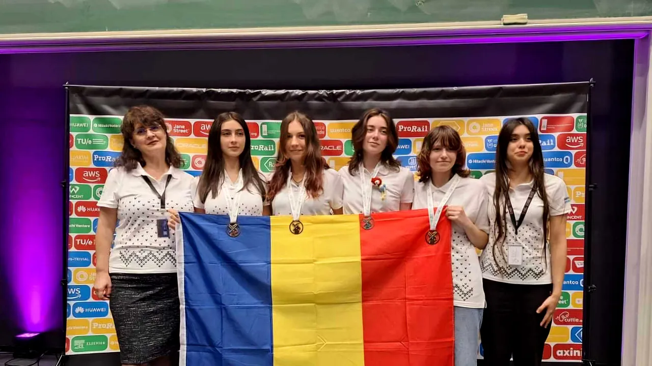 Două medalii de argint şi două de bronz la Olimpiada Europeană de Informatică pentru Fete