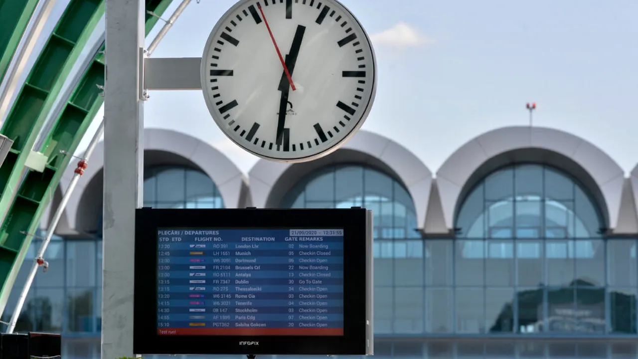 Lucrări de deszăpezire pe aeroporturile Henri Coandă și Băneasa. CNAB: Nicio cursă nu este anulată din motive meteo
