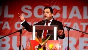 Aproape 30 de figuranţi au venit la sediul PSD, cerând bani promişi de Vanghelie - VIDEO