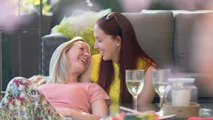 The Economist: Cuplurile de lesbiene se despart mai des decât bărbaţii gay. Care ar putea fi motivele