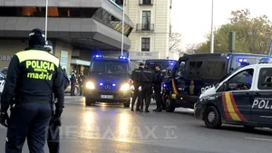 Un bărbat a intrat cu o maşină-capcană în faţada sediului partidului aflat la putere în Spania