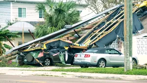 Sute de case, avariate în urma furtunilor din Mississippi. Au fost semnalate chiar mai multe tornade
