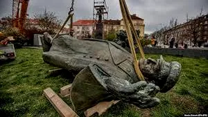 Rusia îi cere Cehiei să înmâneze statuia liderului militar sovietic dărmată săptămâna trecută