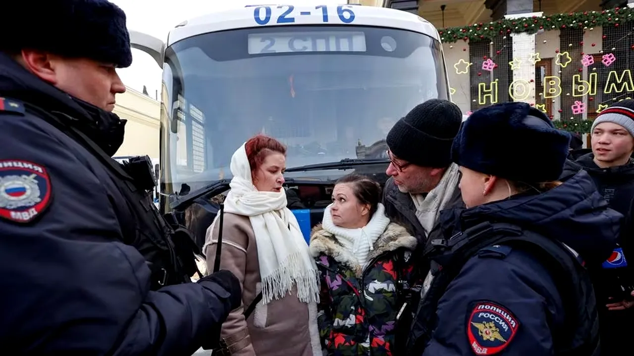 Zeci de participanţi la un protest al soţiilor militarilor ruşi, reţinuţi de poliţiştii din Moscova