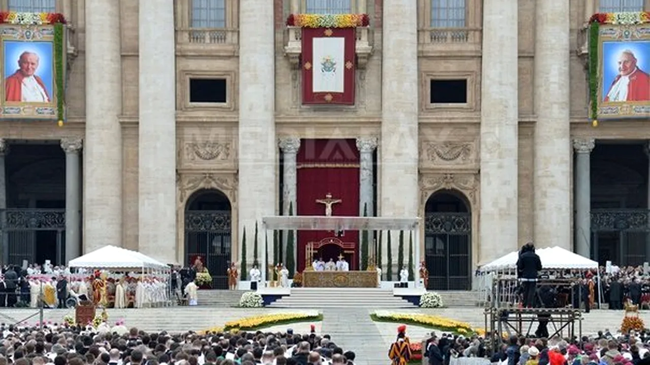 CEREMONIE ISTORICĂ la Vatican: Papa Francisc i-a sanctificat pe Ioan al XXIII-lea şi Ioan Paul al II-lea: 