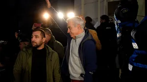 Salut nazist la ieşirea din Parchetul General? Călin Georgescu este deja acuzat de promovarea fascismului