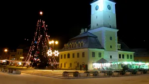 Bradul din Piaţa Sfatului din Braşov s-a prăbuşit