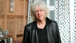 Ascultă SMART RADIO | Bob Geldof: Un concert ca Live Aid nu mai e posibil. Internetul a făcut lumea ”prea individualistă”