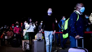 FOTO | Wuhan revine la viaţă după criza COVID-19. Unii par să fi uitat pericolele şi deja au renunţat la măsurile de protecţie