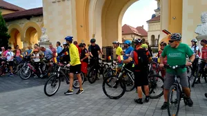 Zeci de biciclişti reconstituie traseul făcut pe bicicletă de Samoilă Mârza, singurul fotograf al Marii Uniri | FOTO, VIDEO