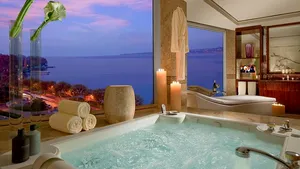 Cum arată cele mai luxoase camere de hotel din lume: Apartamente uimitoare, ferestre antiglonţ sau costume haute couture din partea casei  | FOTO, VIDEO 