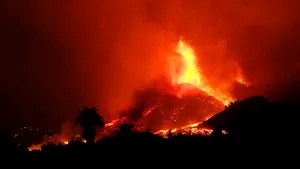 Norul de gaze provocat de erupţia vulcanului din La Palma este deasupra Europei. Cenuşa vulcanică a ajuns şi în România