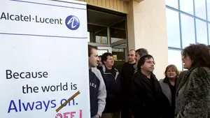 Alcatel-Lucent va renunţa la câteva sute de angajaţi din România
