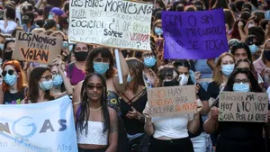 Mii de femei din Uruguay au ieşit în stradă pentru a reclama cultura violului