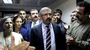 Aproximativ 50.000 de persoane au participat la funeraliile avocatului prokurd Tahir Elçi