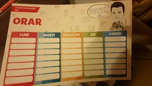 Orare distribuite cu caricatura primarului Daniel Florea. Consiliul Elevilor Bucureşti acuză politizare/ FOTO