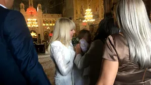 Elena Udrea şi-a botezat fetiţa la Mănăstirea Caşin din Capitală. Printre invitaţi, Traian Băsescu - FOTO, VIDEO 