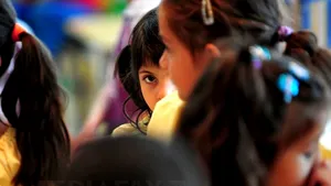 O educatoare a lipit scotch pe gurile copiilor. Conducerea grădiniţei timişorene a început ancheta