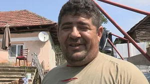 Un bărbat susţine că şi-a construit o casă în România cu banii primiţi ca ajutor social în Marea Britanie - FOTO