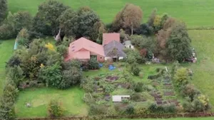 Izolare completă de civilizaţie. Un grup de oameni, găsit de poliţie în Olanda, într-o fermă izolată, aşteptând „sfârşitul timpului