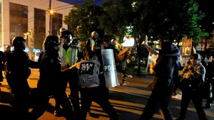 Incidente soldate cu mai mulţi răniţi în Vancouver, după ultimul meci al Cupei Stanley - VIDEO