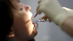 Fals stomatolog, prins în Baia Mare. Poliţia îi îndeamnă pe pacienţii acestuia să meargă la control